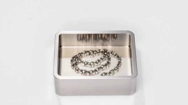 Explorez des bijoux en acier inoxydable à petit prix pour peaufiner votre look